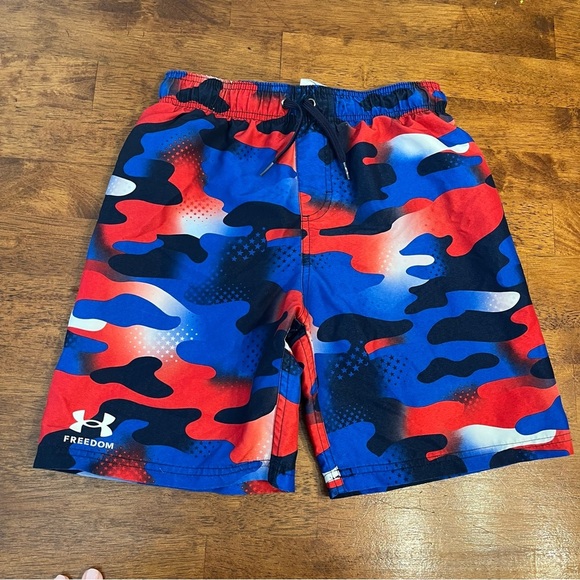 Under Armour Blue and Red Patterned Shorts swim trunks size YL youth large - Picture 1 of 3